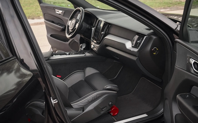 Volvo XC 60 cena 131800 przebieg: 133000, rok produkcji 2019 z Ustroń małe 596